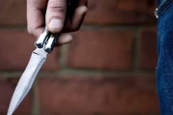 На Тернопільщині 27-річного чоловіка госпіталізували з ножовими пораненнями