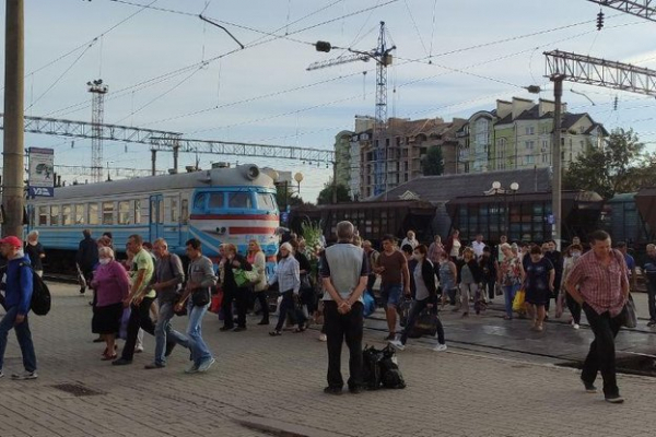 У Тернополі призупинять продаж квитків на потяги