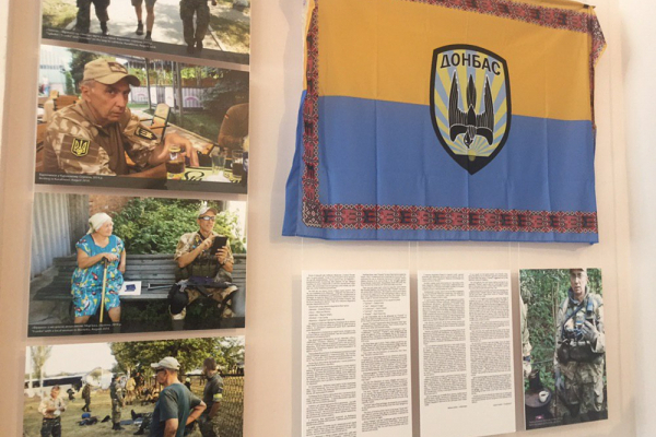 У Тернополі відкрили виставку пам’яті загиблого під Іловайськом добровольця зі США Маркіяна Паславського