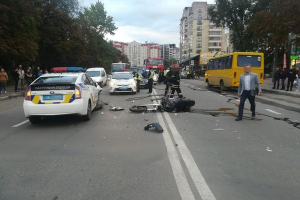 У Тернополі автомобіль патрульної поліції зіткнувся з мотоциклом - розпочато кримінальне провадження