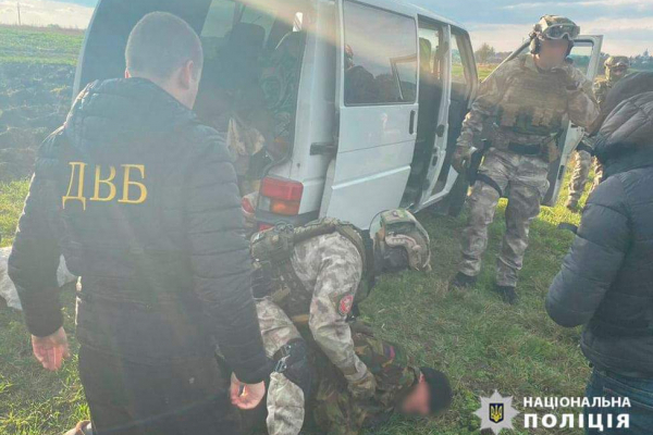 Затримали на «гарячому»: правоохоронець з Тернопільщини незаконно збував зброю