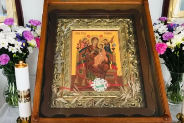 У храмі Тернопільщини ікона Божої Матері заплакала, як жива жінка: кадри дива