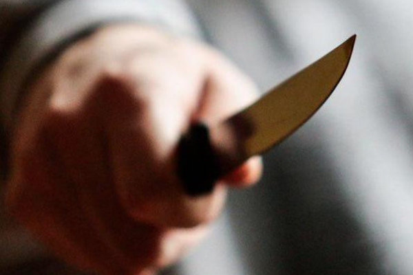 У Тернополі невідомий напав на чоловіка з ножем