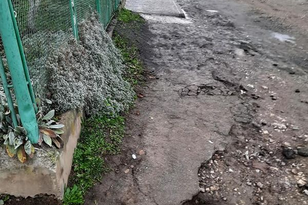 «Недороблений» ремонт дороги у Бережанах обурив місцевих жителів