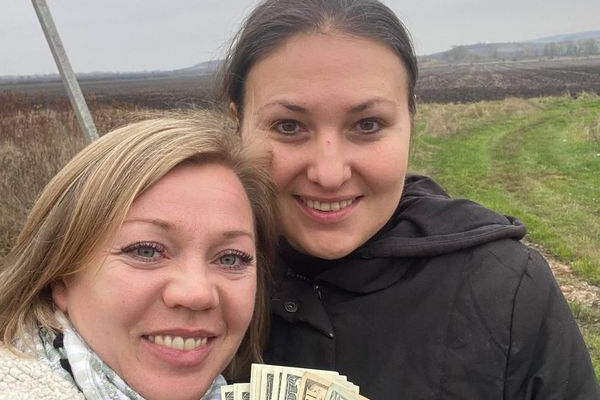 Народна депутатка Софія Федина допомогла тернопільським волонтерам придбати квадрокоптер для українських захисників
