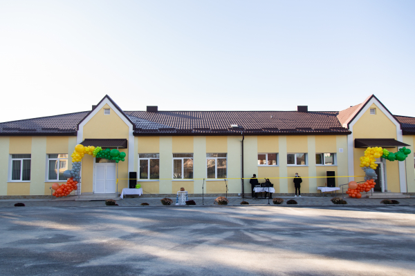 «Ремонт не проводили більш як 60 років»: на Тернопільщині відремонтували корпус старої школи