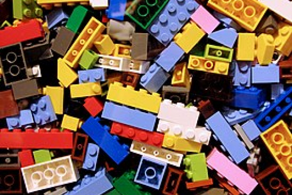 Школам Тернопільщини передали чергові набори LEGO