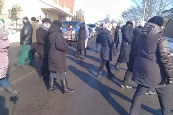 На Тернопільщині протест: люди перекрили дорогу