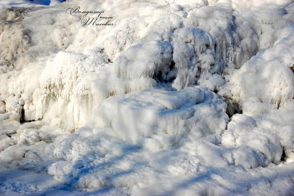 На Тернопільщині замерз Джуринський водоспад