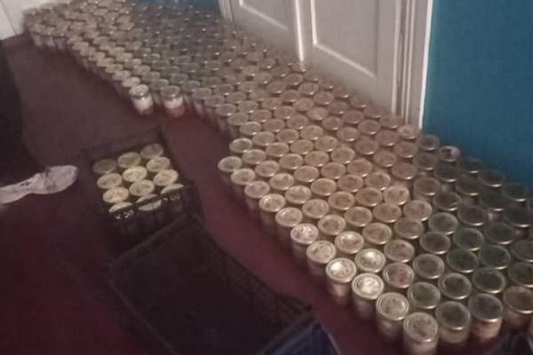 Волонтери з Тернопільщини передали військовим понад 200 банок м'ясних консервів