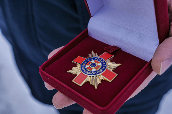 «За відвагу в надзвичайній ситуації»: рятувальник з Тернопільщини отримав почесну відзнаку