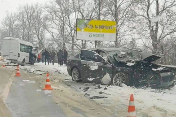 Четверо травмованих: у поліції розповіли деталі аварії, яка трапилася на виїзді із Тернополя