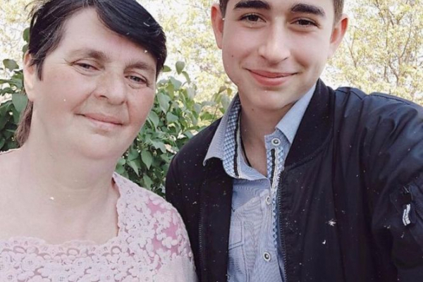 Мама у важкому стані через COVID-19: Роман Сасанчин просить допомоги