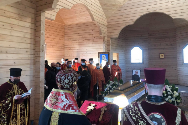 Зібралися десятки парафіян, друзів та родичів: на Тернопільщині прощаються із 24-річним священнослужителем