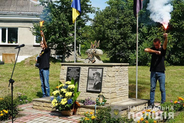 На Тернопільщині вшанували пам'ять загиблого бійця батальйону «Азов» Андрія Дрьоміна