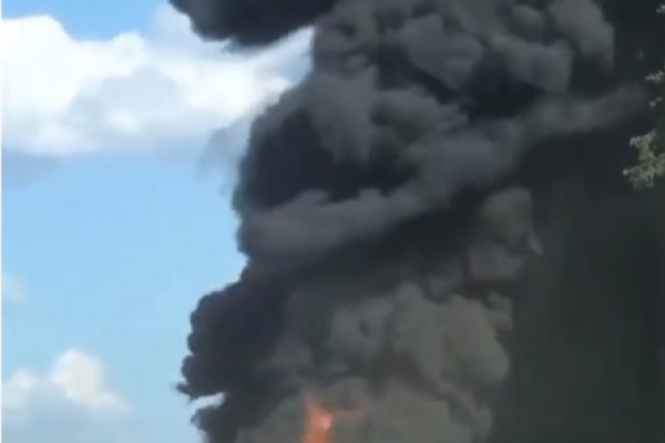 На трасі Львів-Тернопіль загорілася вантажівка з фарбою