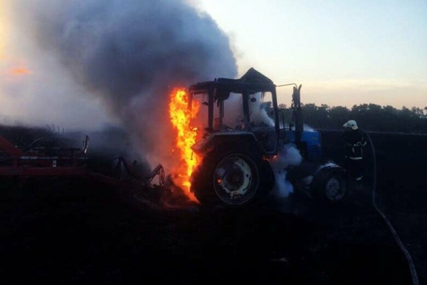 На Тернопільщині загорівся трактор