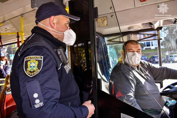 У Тернополі правоохоронці перевіряють громадський транспорт на дотримання карантинних вимог