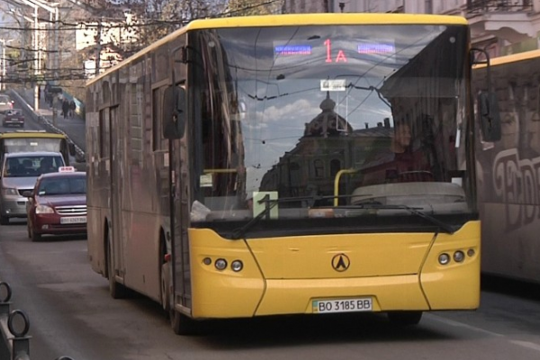 Тернопіль: у поминальні дні до кладовищ курсуватиме більше автобусів