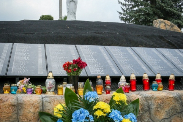У Тернополі на Микулинецькому кладовищі вшанували пам'ять полеглих захисників ЗУНР
