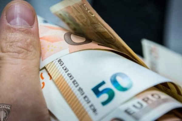 Взяв понад 1000 євро: викрили тернополянина, який за хабар впливав на депутатів міськради