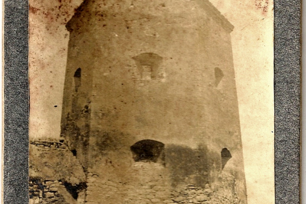Замок в селі Кривче на фото 1900 року