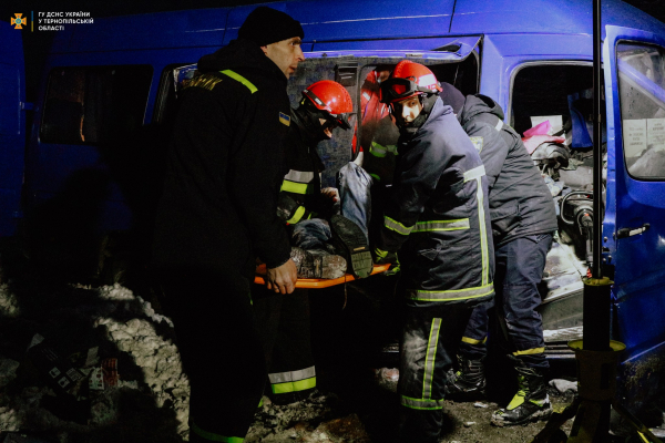 У смертельній аварії поблизу Тернополя, за участю маршрутки, підозру висловили водію легківки