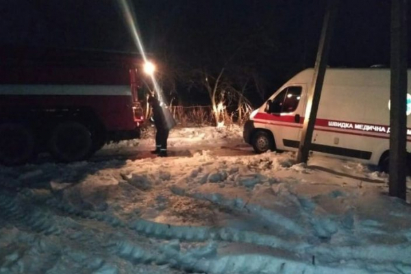 У снігах Тернопільщини вночі рятували дві швидких, автобус і навіть грейдер