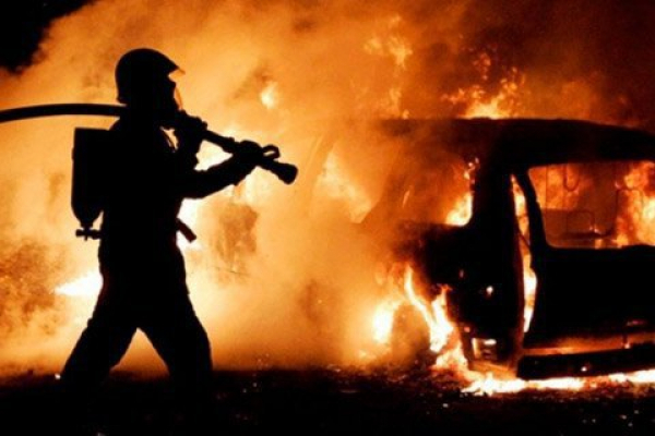 На Шумщині згорів автомобіль “Пежо Експерт”