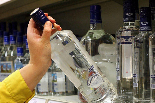 У тернопільському магазині затримали жінку, яка хотіла винести дві пляшки елітного алкоголю