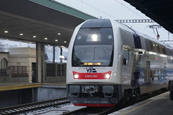 За тиждень курсування двоповерхового електропоїзда Skoda, який зупиняється у Тернополі, розпродали 90% квитків