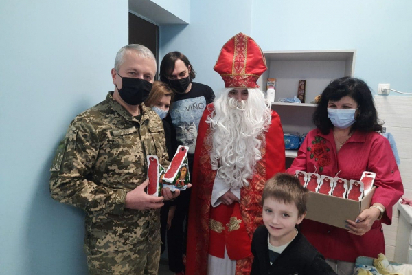 «АТБ» допомагає привітати дітей-сиріт із прифронтових регіонів України
