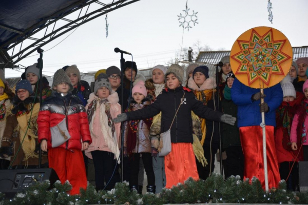 «Теребовлянська громада крокує в ногу з часом, але й демонструє любов та пошану до віковічних традицій», – Микола Люшняк на різдвяному фестивалі