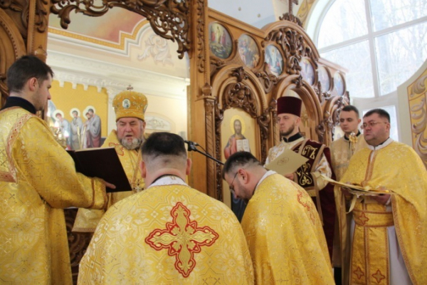 Митрополит Василій Семенюк нагородив священників, які служать за кордоном