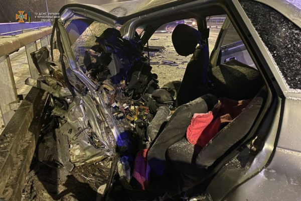 Смертельна аварія у Тернополі: зіткнулися ВАЗ 2110 і TOYOTA CAMRY