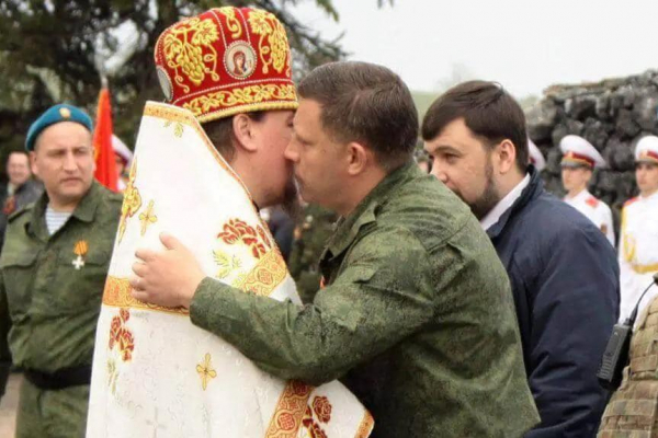 До Києва звозять вірян РПЦ молитися за Росію. Буде й колона з Почаєва