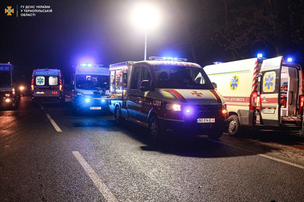 Смертельна ДТП біля Лозови: рятувальники деблокували двох людей (ФОТО)