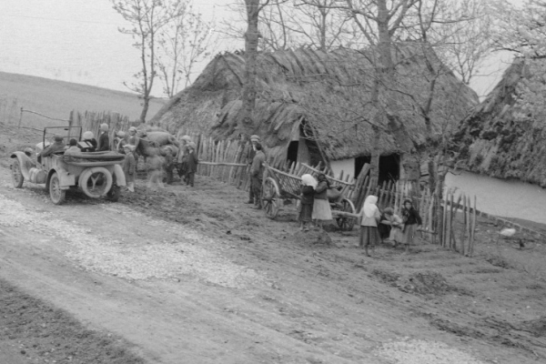 На Тернопільщині знайдені сторічні фото села Урмань та місцевого ставу