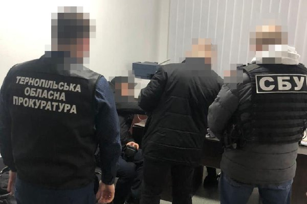 Хабар за відпустку: на Тернопільщині викрили начальника поліції