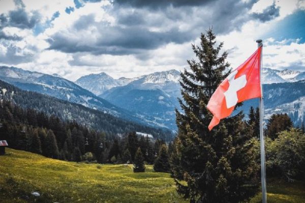 Швейцарія забезпечує житлом сотні українців: Як в'їхати в країну сьогодні