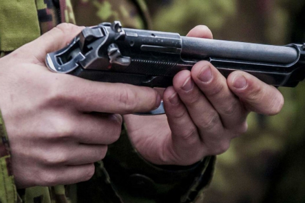 На одному із блокпостів Тернопільщини в автівці біженців виявили пістолет