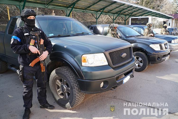 Поліцейські Тернопільщини отримали від меценатів декілька автомобілів-позашляховиків