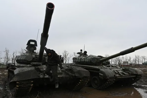 Під Києвом російський окупант переїхав танком командира