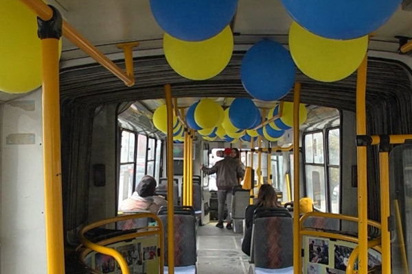 У Тернополі з’явився патріотичний тролейбус