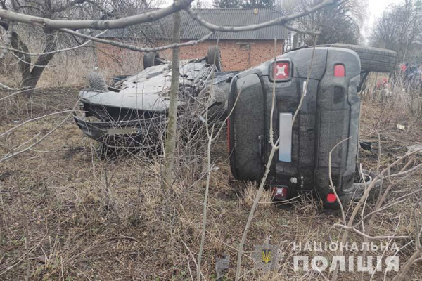 Автомобілі перекинуті: на Тернопільщині у моторошну ДТП потрапили жителі Харківської області