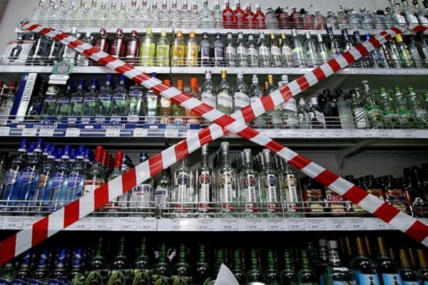 Рада оборони області не відновлюватиме продаж спиртного, але дозвіл зможе надати місцева влада