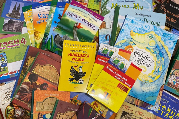 Для маленьких українців, які зараз перебувають у Німеччині, передали книжки