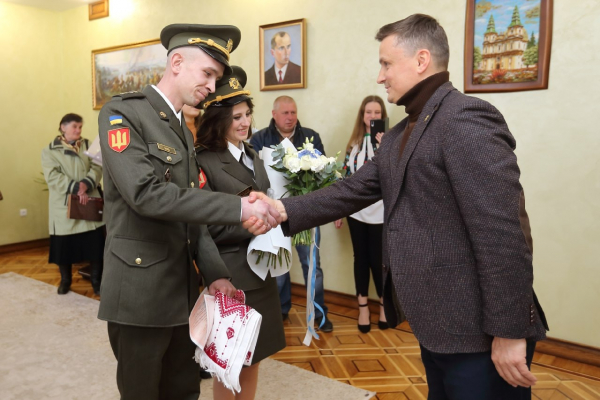 У Тернополі одружилися військовослужбовці Станіслав і Марія - Справжнє кохання перемагає війни