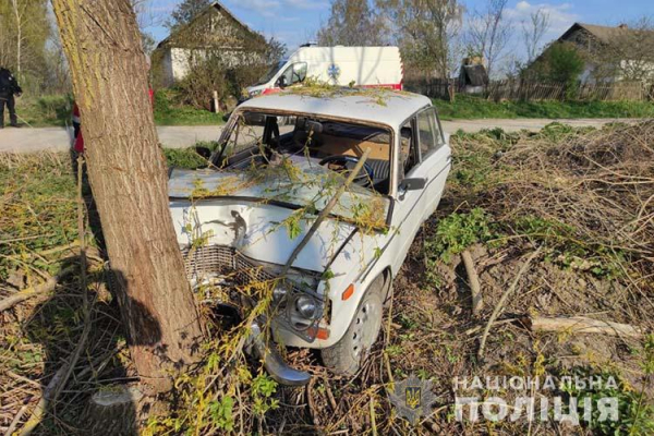 На ВАЗі у дерево: смертельна аварія на Тернопільщині