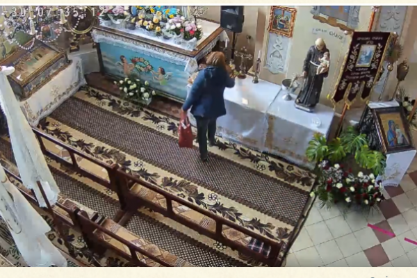 На Тернопільщині жінка вкрала з храму хліб (Відео)